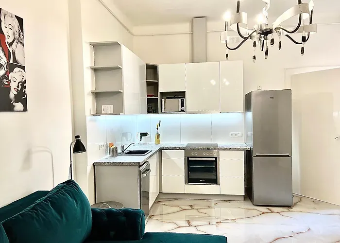 L8 * Budapest