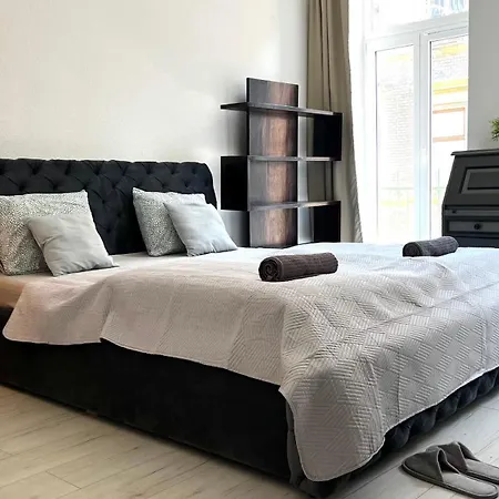 L8 Apartman Apartment *